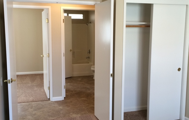 2 beds, 1 bath, 800 sqft, $1,550, Unit A