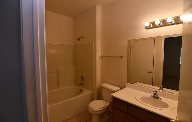 2 beds, 2 baths, $1,195, Unit UNIT 2083