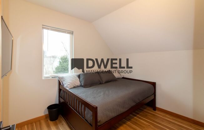 2 beds, 1 bath, $1,050, Unit 2