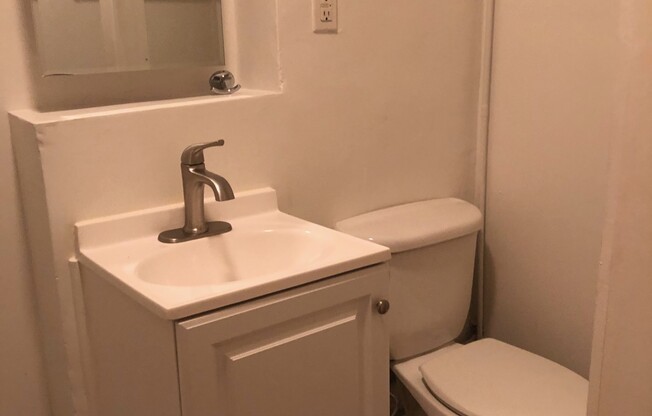 1 bed, 1 bath, $3,000, Unit 14