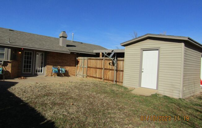 3 beds, 2 baths, $1,300