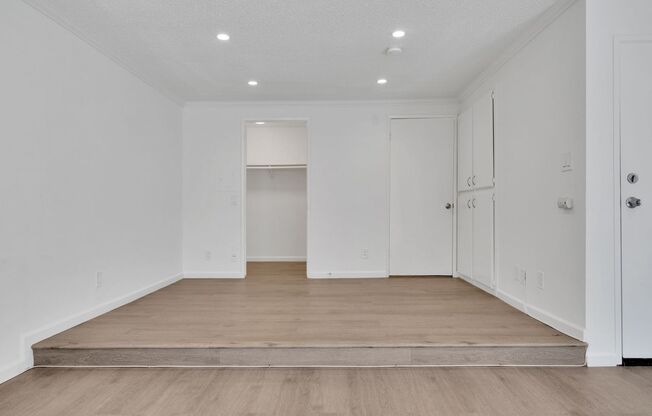 Studio, 1 bath, 600 sqft, $1,950, Unit Unit 105