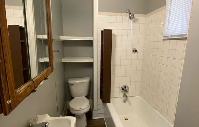 2 beds, 1 bath, $1,000