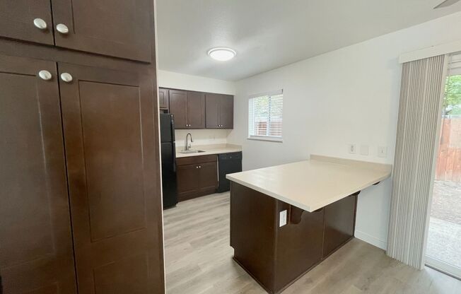 3 beds, 1 bath, 990 sqft, $1,755, Unit 60