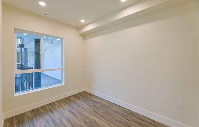 2 beds, 2 baths, 811 sqft, $1,475