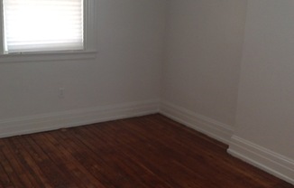 3rd Floor Apartment in Downtown York! Video in pictures