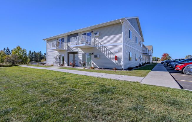 3 beds, 2 baths, 1,092 sqft, $1,595, Unit BS 580-16