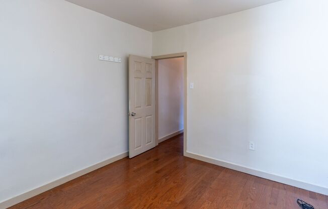 3 beds, 1 bath, $1,600