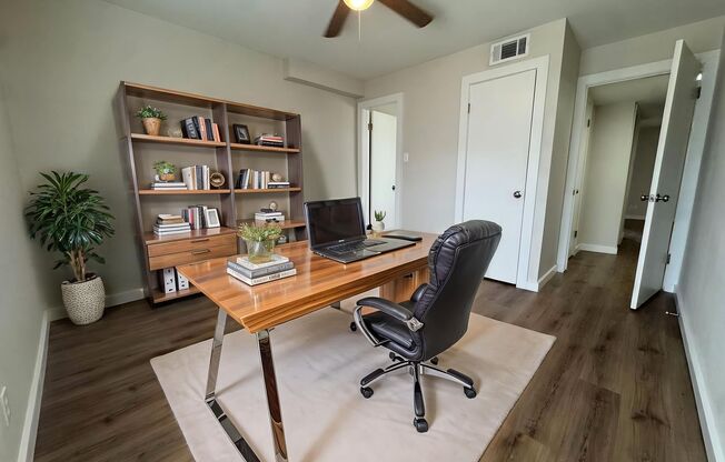 2 beds, 2 baths, 900 sqft, $1,412, Unit LAW11-216