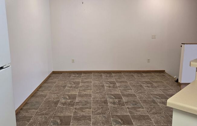 2 beds, 1 bath, 1,010 sqft, $1,279, Unit PL   2205