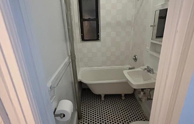 1 bed, 1 bath, $2,279.19, Unit 4D