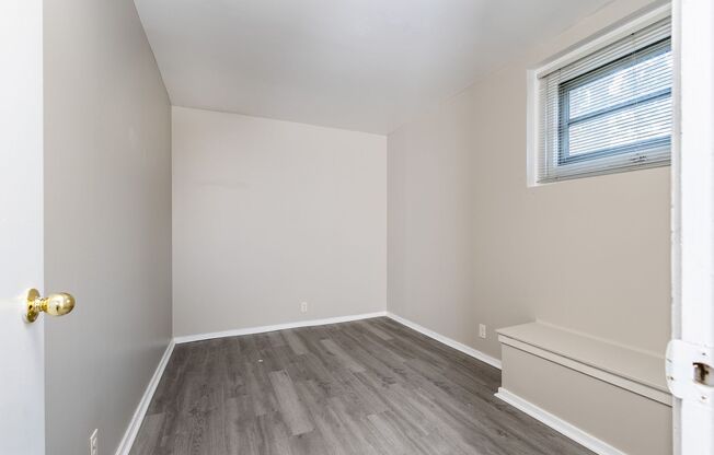 2 beds, 1 bath, 825 sqft, $959, Unit 3819 Jones St #101