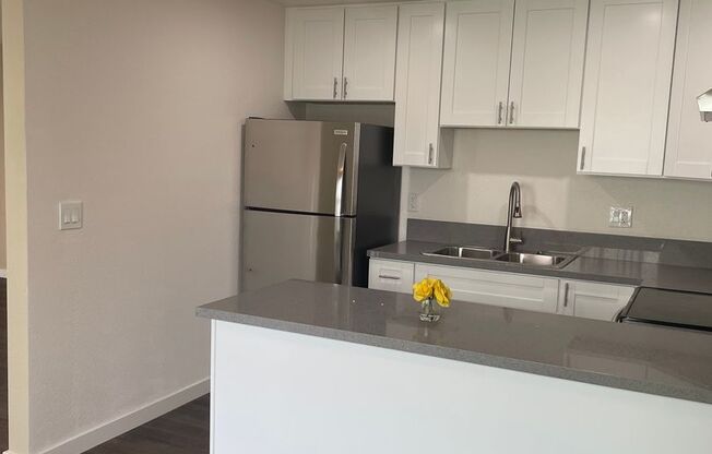 2 beds, 2 baths, 925 sqft, $2,500, Unit 42