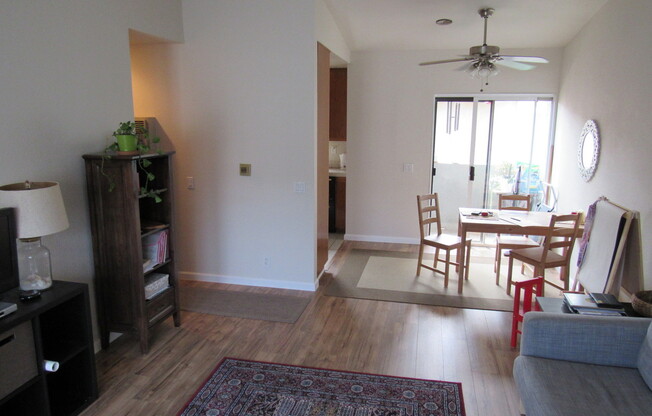Adorable 2 bed / 2 bath in small gated complex