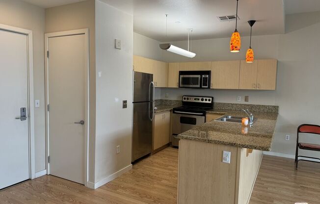 1 bed, 1 bath, 580 sqft, $2,450, Unit 408