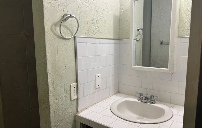 Studio, 1 bath, 300 sqft, $1,050, Unit 401 Colonia Ln, E. #10