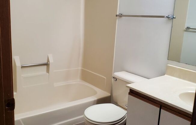 2 beds, 1.5 baths, 950 sqft, $1,434, Unit 5811-2A