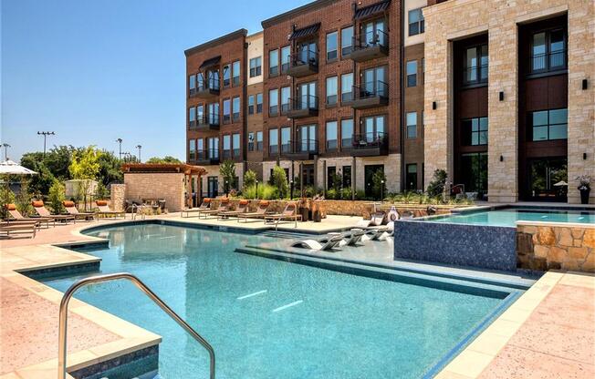 Grapevine Apartments - The Silverlake - Resort Style Pool with Jacuzzi, Lounge Chairs, and In-Water Lounge Chairs
