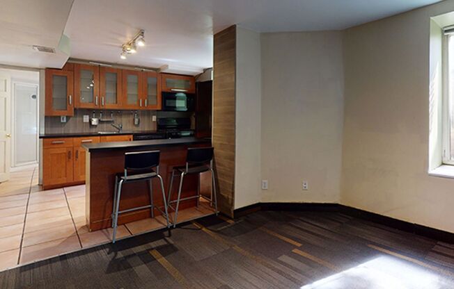 3 beds, 1 bath, $2,300, Unit Unit #6