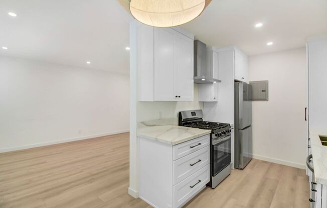 1433 Harvard in Santa Monica,steps to SM Blvd!
