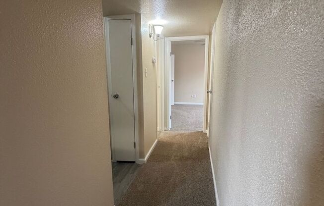 2 beds, 1 bath, 812 sqft, $1,085, Unit 1402