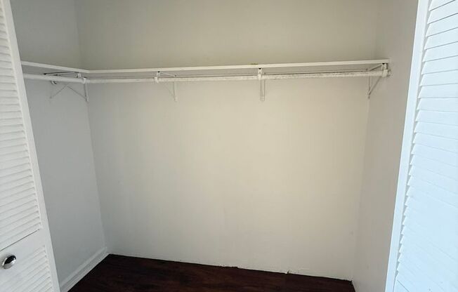 1 bed, 1 bath, 572 sqft, $1,510, Unit Old King Edward 46