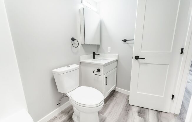 2 beds, 1 bath, 917 sqft, $1,695, Unit 403