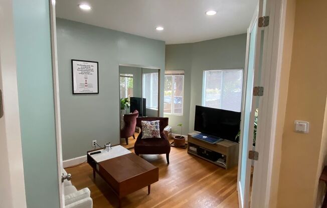 475 W Macarthur - 270