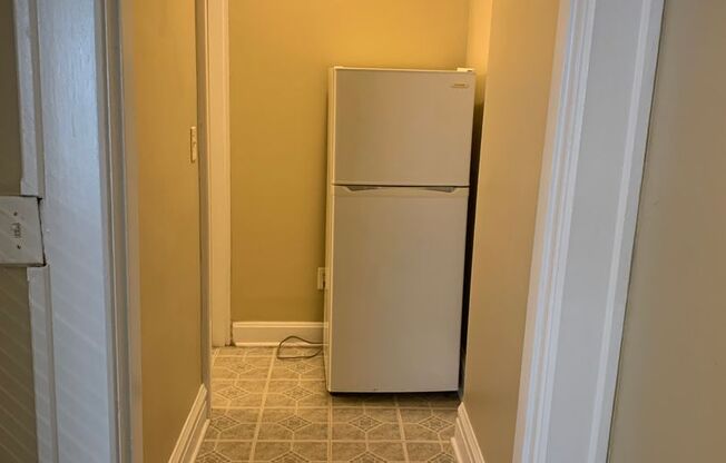 Studio, 1 bath, 240 sqft, $650, Unit Apt 1