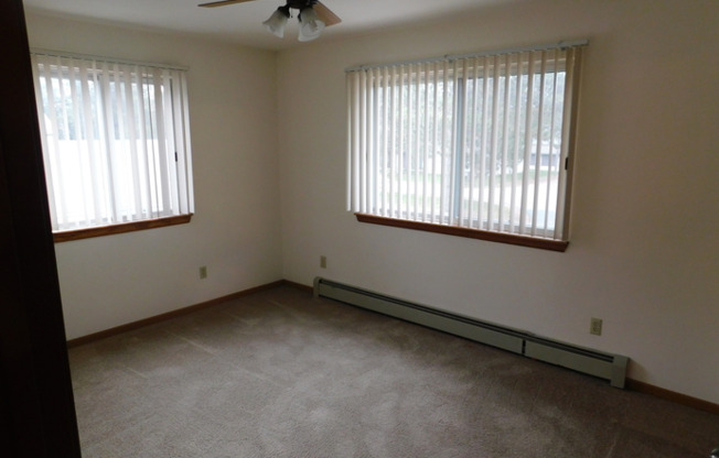 2 beds, 1 bath, $900, Unit 271-09