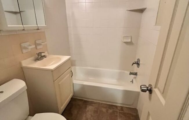 1 bed, 1 bath, 700 sqft, $1,215, Unit CB1