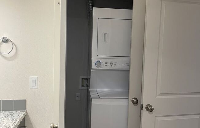 1 bed, 1 bath, 666 sqft, $1,599, Unit 212