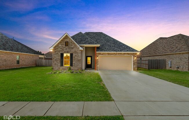 Check Out this 3 bed 2 bath in Canes Landing!