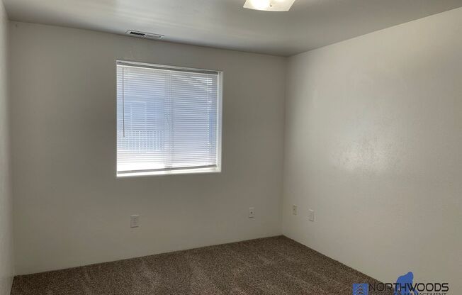 2 beds, 1 bath, $1,200, Unit # 5