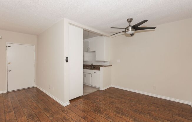 1 bed, 1 bath, 800 sqft, $2,045, Unit 17