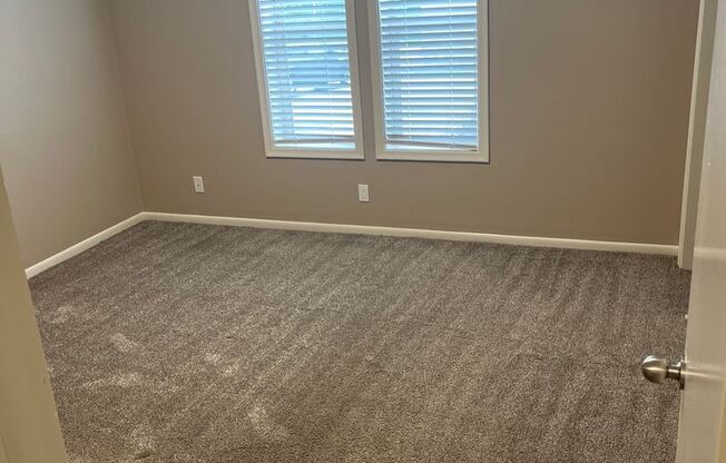 2 beds, 1 bath, 948 sqft, $1,179, Unit 032