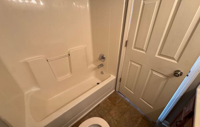 1 bed, 1 bath, 560 sqft, $715, Unit H61