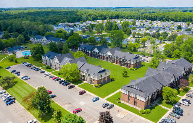 Expertly Maintained Grounds at Waverly Park Apartments in Lansing, MI