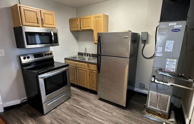 1 bed, 1 bath, 650 sqft, $1,195, Unit Apt #12