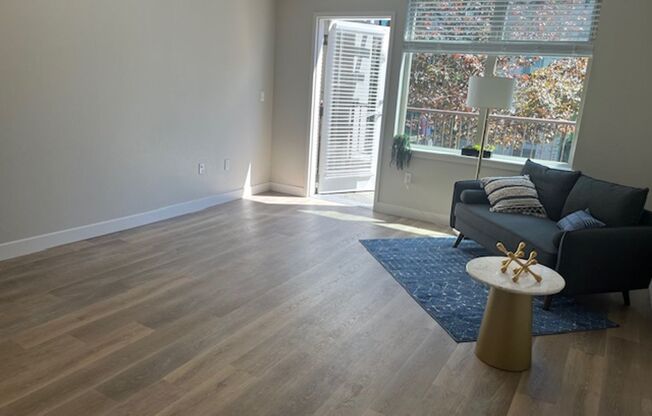 1 bed, 1 bath, 732 sqft, $1,700, Unit B409