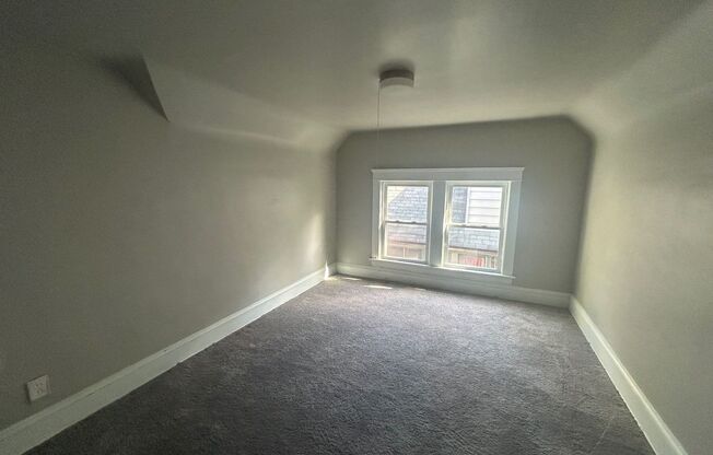 4 beds, 1 bath, $1,400, Unit UP