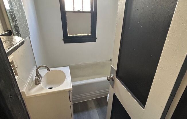 2 bedroom 1 bathroom house for rent