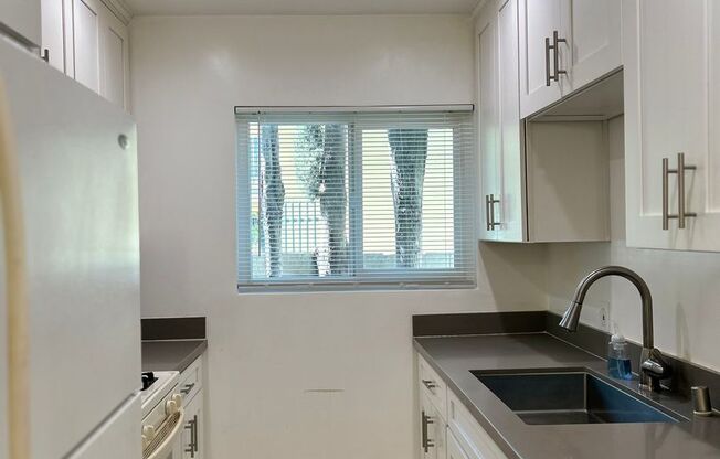 2 beds, 1 bath, 1,150 sqft, $2,350, Unit Unit 4