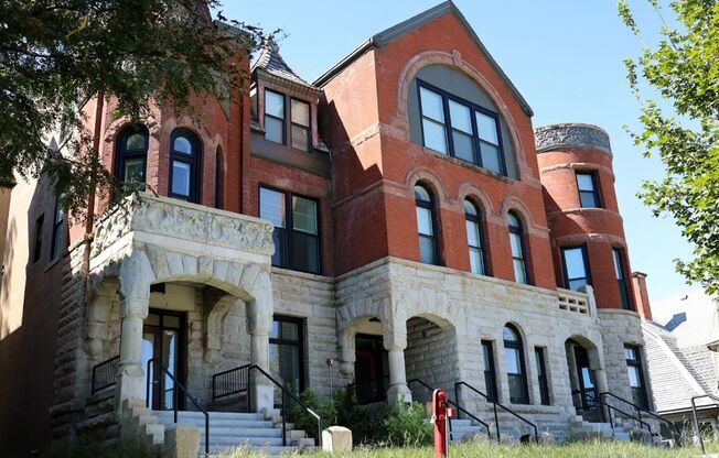 2 beds, 1 bath, 864 sqft, $1,195, Unit 2A