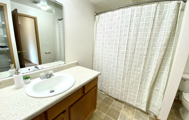Bloomfield Townhomes Bathroom