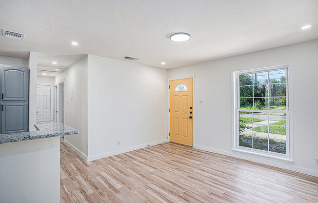 317 W LINDBERGH BLVD