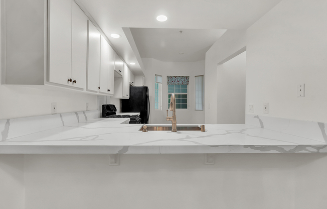 180 W LEMON AVE