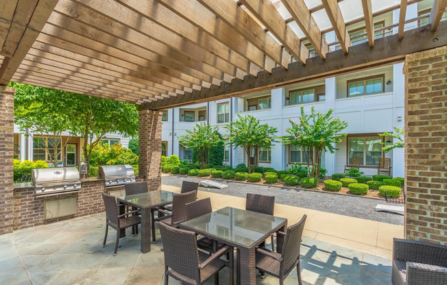 Pergola with Gas Grilling Station at Riverhouse Apartments in Little Rock, Arkansas