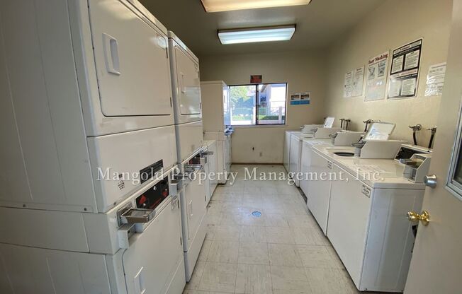 2 beds, 1 bath, 717 sqft, $2,300, Unit 42-D