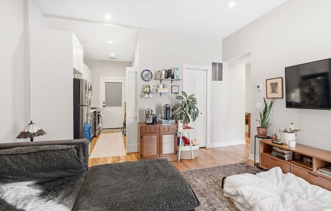 2 beds, 1 bath, 638 sqft, $3,200, Unit 922-2N